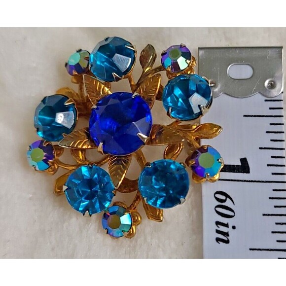 Vintage 3D Flower Brooch – Blue Aurora Borealis Rhinestones 1.5" Goldtone - Picture 3 of 4